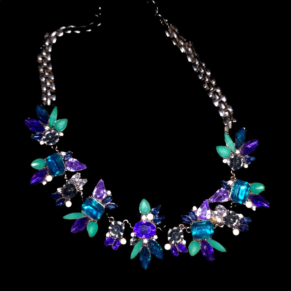 Statement necklace EUC
